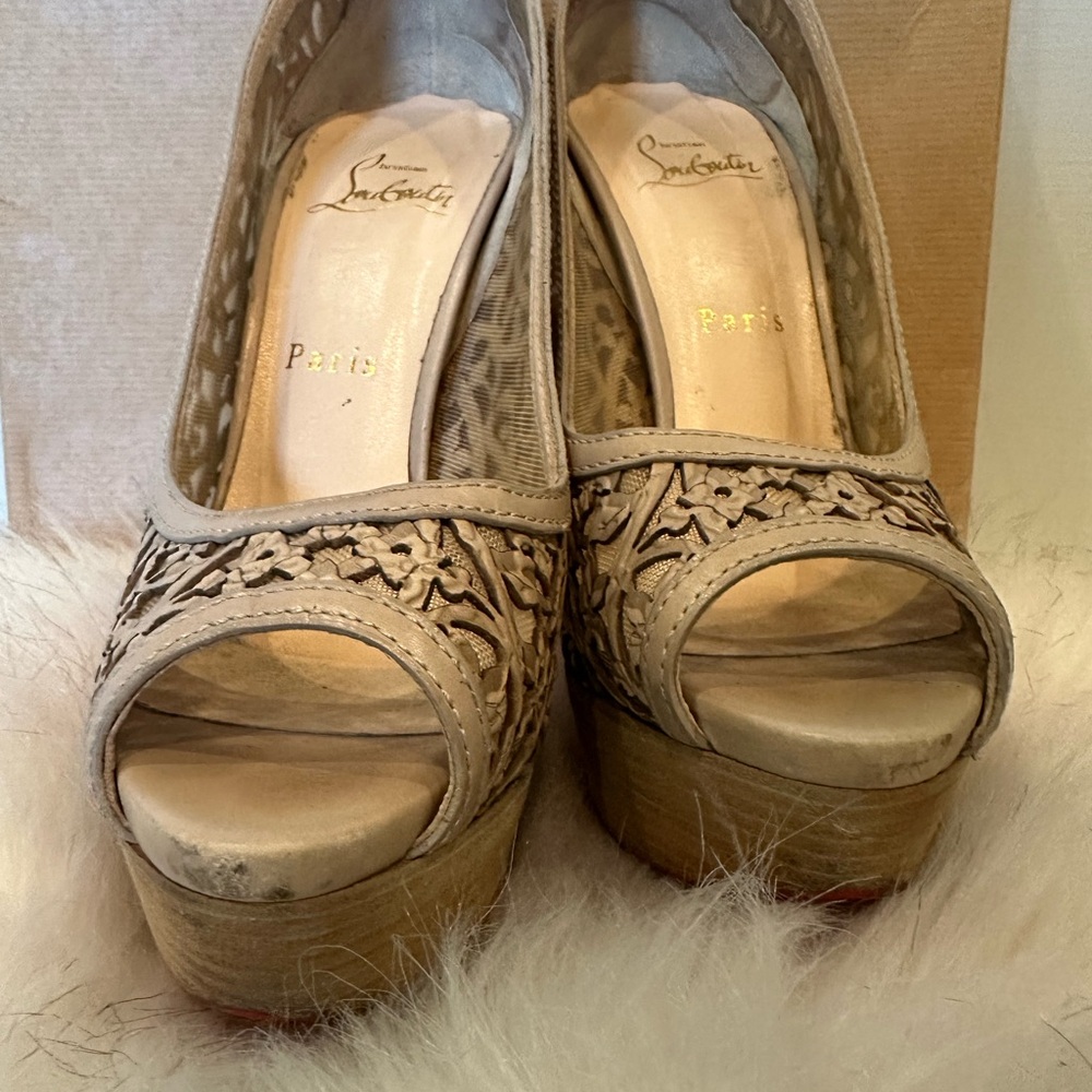 Christian Louboutin Beige Lace Peep-Toe Pumps with Red Soles - Picture 3 of 14
